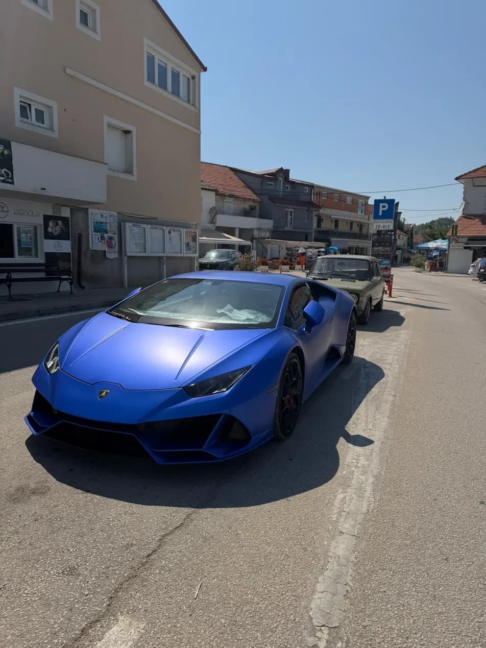 Lamborghini Huracán EVO aus der KLS-Flotte, aufgenommen in Tkon auf Pašman